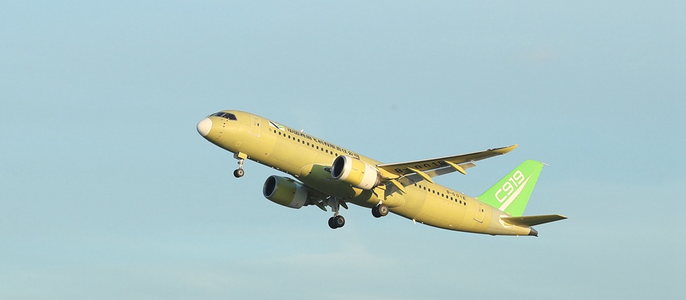 C919大型客機(jī)104架機(jī)完成首次試驗(yàn)飛行.JPG